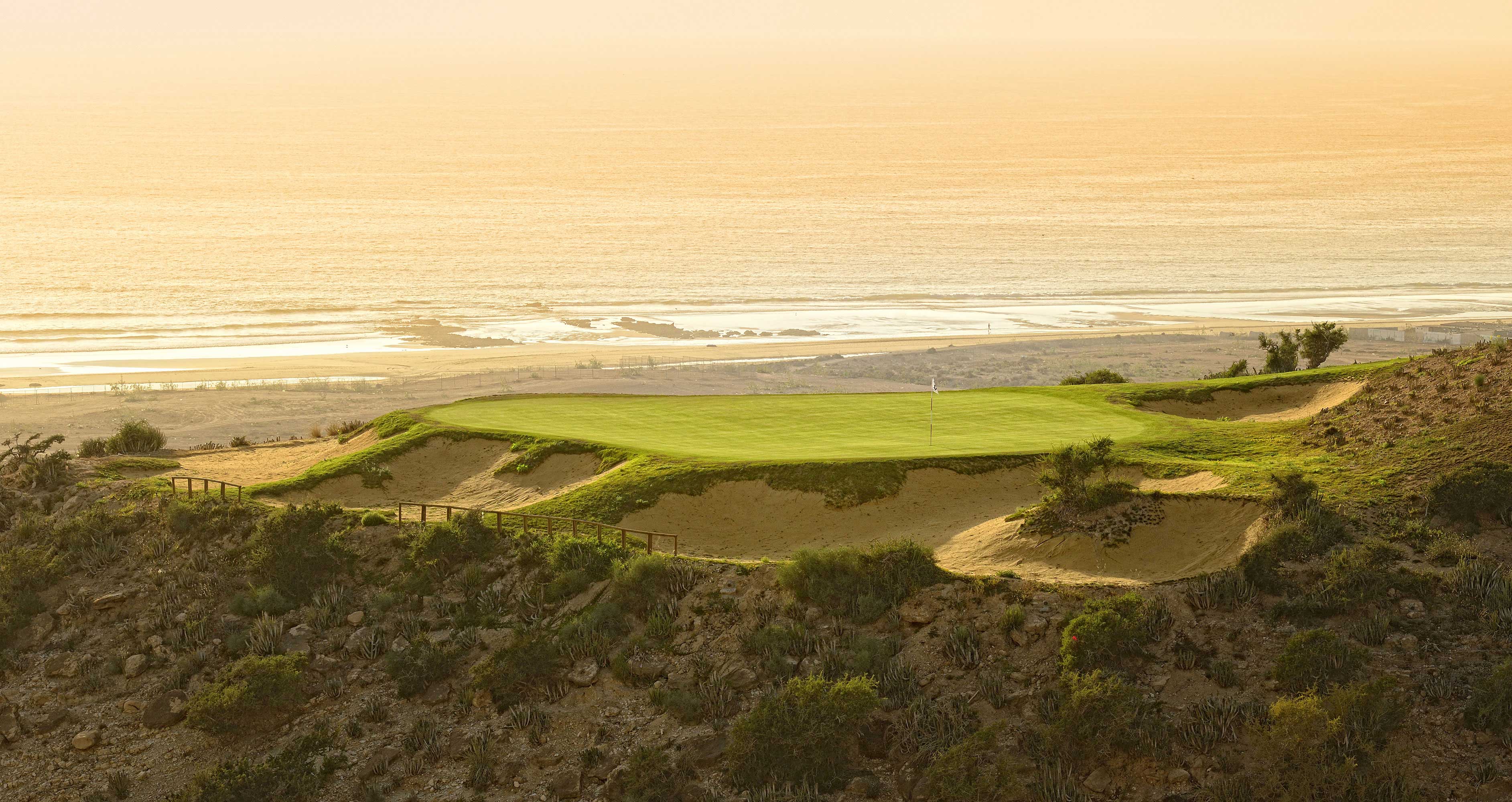 Un green surélevé du golf de Tazegzout.