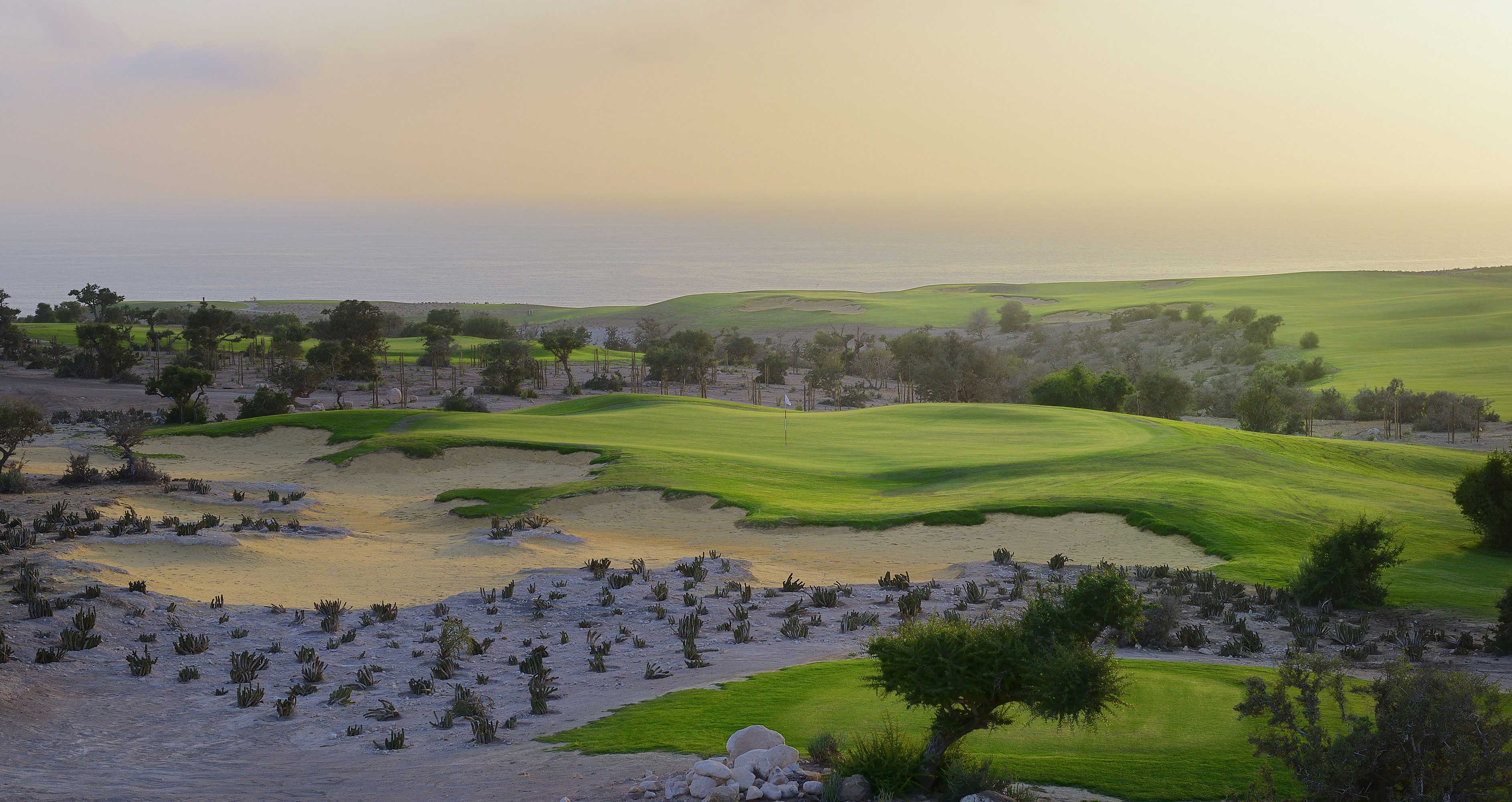 Un grand bunker du golf de Tazegzout.