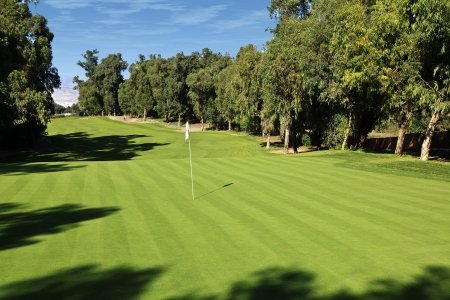 Un large green du golf de l'Océan.