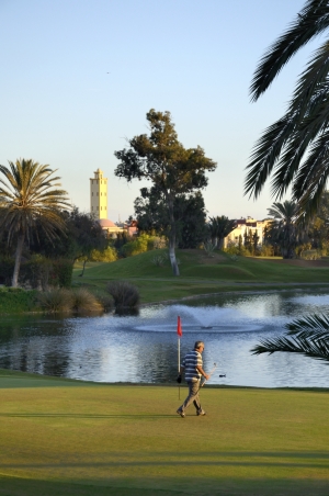 Un joueur sur le green du golf du Soleil.